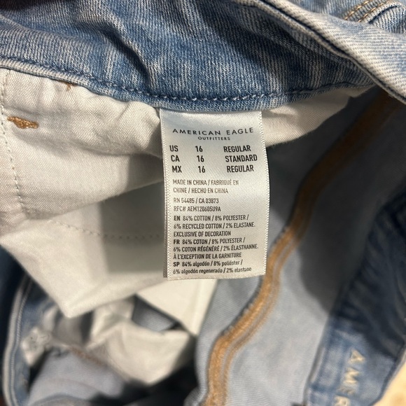 Cute AEO Distressed Jeans | High Rise | Light Wash | Size 16 - Picture 4 of 4